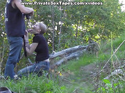 Sexy amateur girlfriend losing off jeans for outdoor fuck